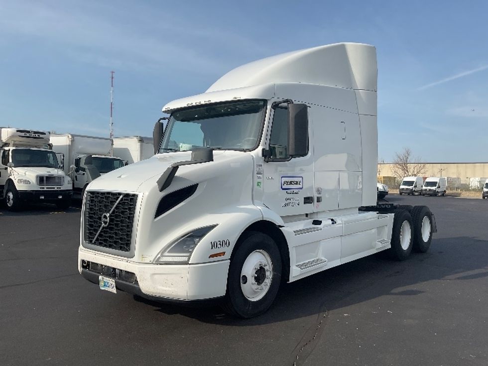 Sleeper Tractor-Heavy Duty Tractors-Volvo-2020-VNR64640-Indianapolis-IN-495,377\n\t\tmiles-$ 47,000 - Image 3