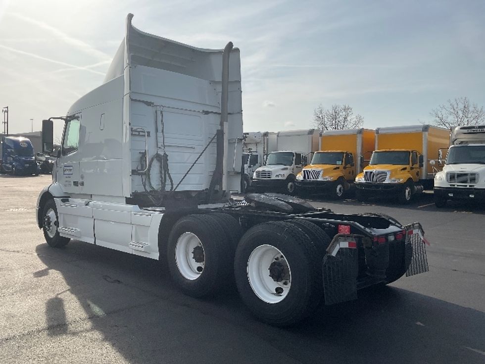 Sleeper Tractor-Heavy Duty Tractors-Volvo-2020-VNR64640-Indianapolis-IN-495,377\n\t\tmiles-$ 47,000 - Image 5