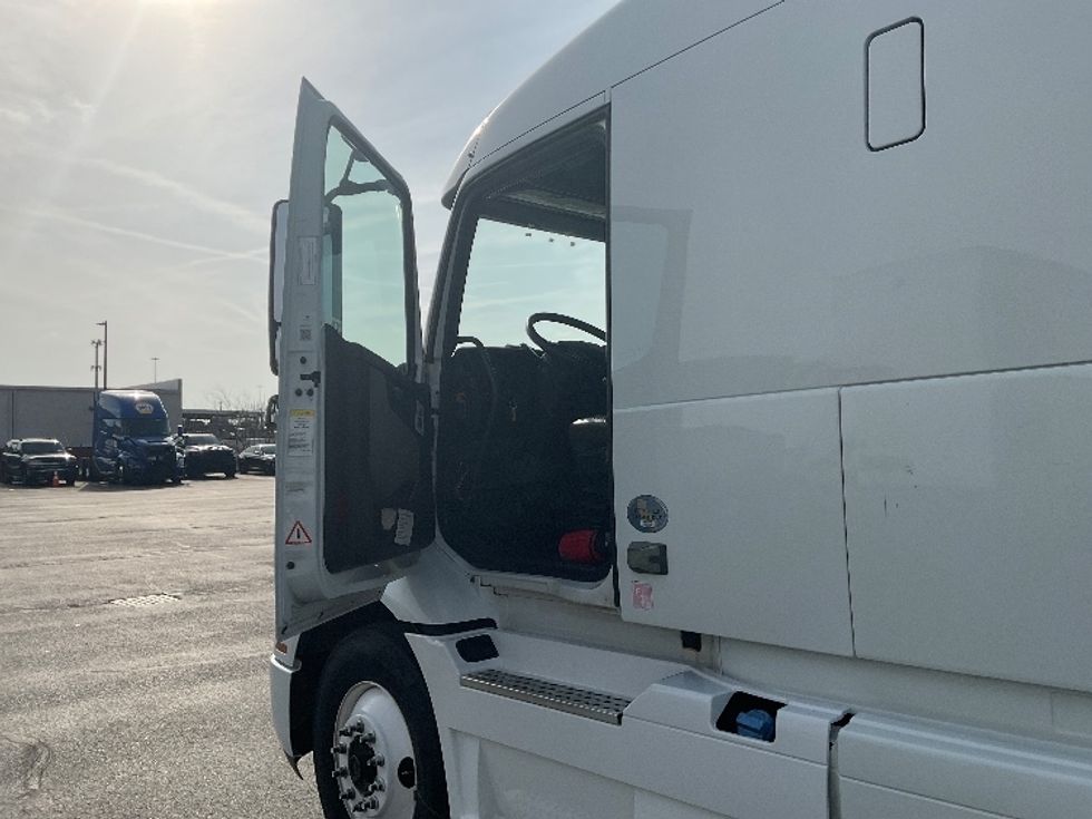 Sleeper Tractor-Heavy Duty Tractors-Volvo-2020-VNR64640-Indianapolis-IN-495,377\n\t\tmiles-$ 47,000 - Image 9