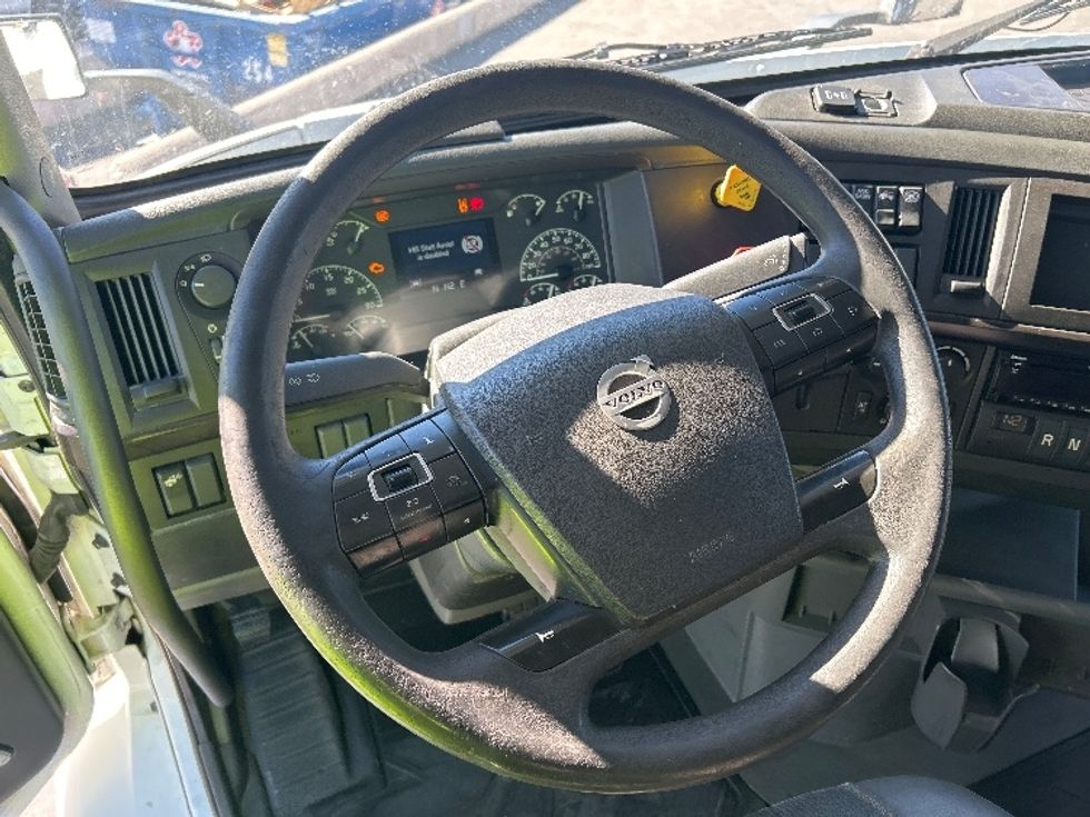 Sleeper Tractor-Heavy Duty Tractors-Volvo-2020-VNR64640-Las Vegas-NV-497,425\n\t\tmiles-$ 53,000 - Image 11