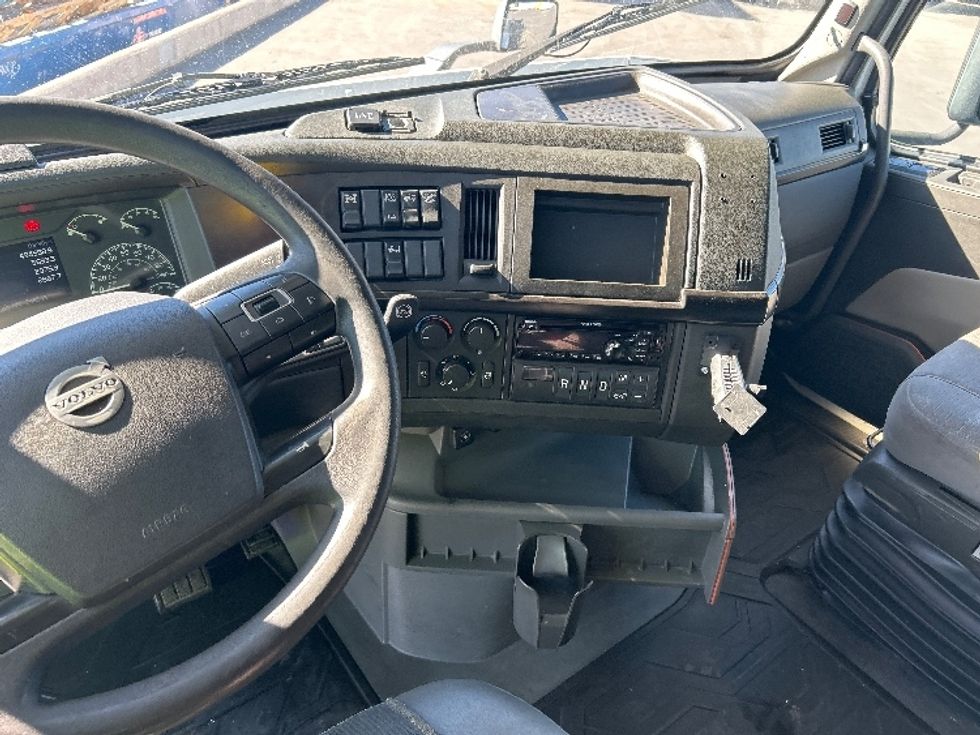 Sleeper Tractor-Heavy Duty Tractors-Volvo-2020-VNR64640-Las Vegas-NV-497,425\n\t\tmiles-$ 53,000 - Image 12