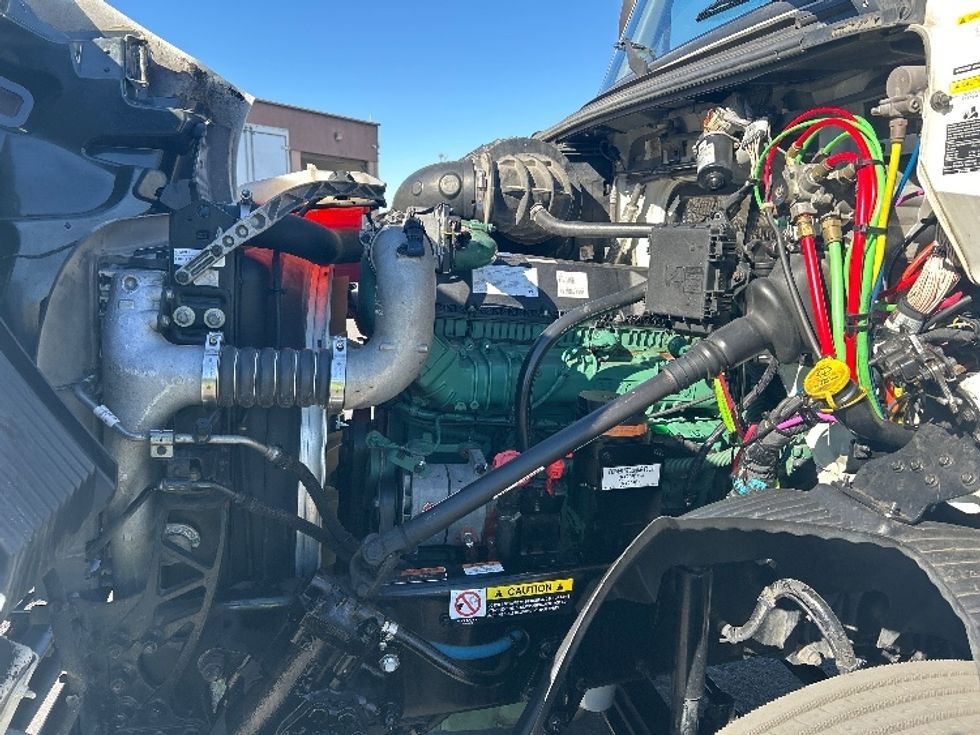 Sleeper Tractor-Heavy Duty Tractors-Volvo-2020-VNR64640-Las Vegas-NV-497,425\n\t\tmiles-$ 53,000 - Image 21