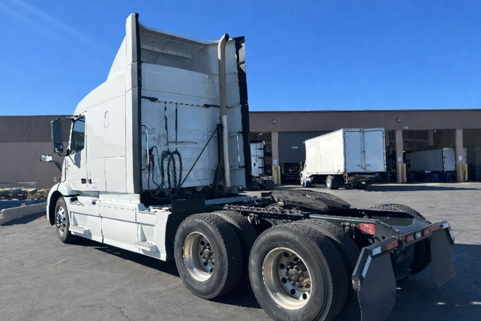 Sleeper Tractor-Heavy Duty Tractors-Volvo-2020-VNR64640-Las Vegas-NV-497,425\n\t\tmiles-$ 53,000 - Image 5