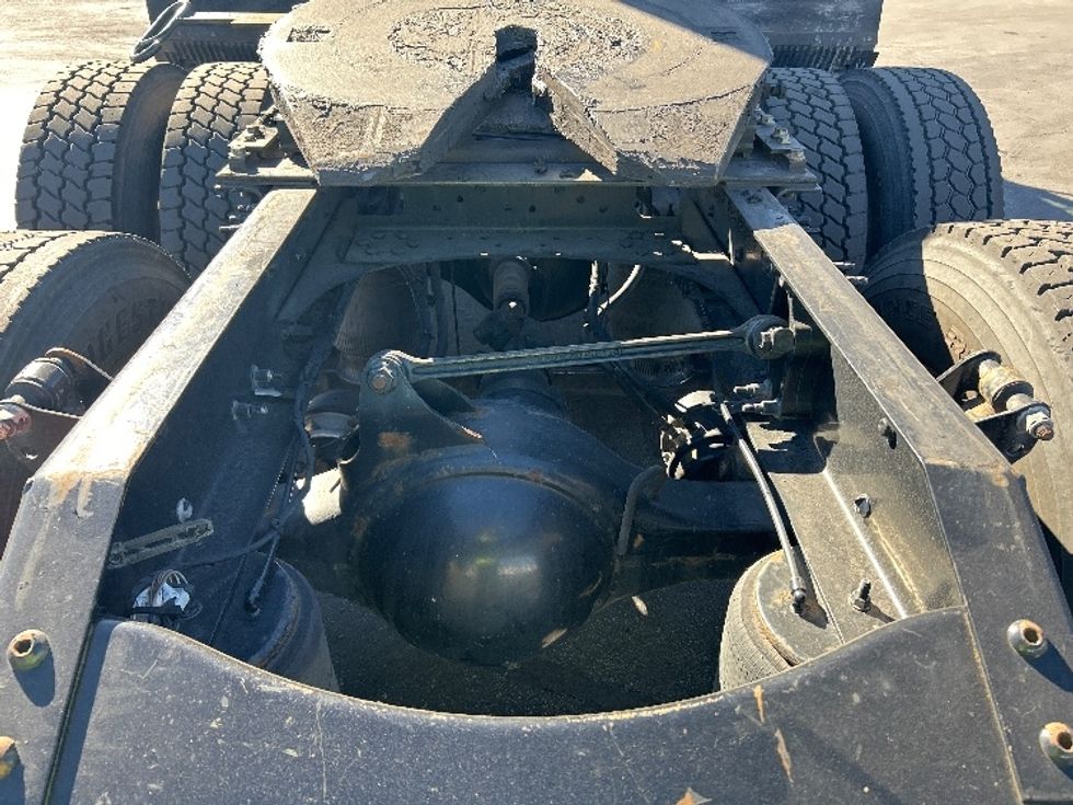 Sleeper Tractor-Heavy Duty Tractors-Volvo-2020-VNR64640-Las Vegas-NV-497,425\n\t\tmiles-$ 53,000 - Image 6