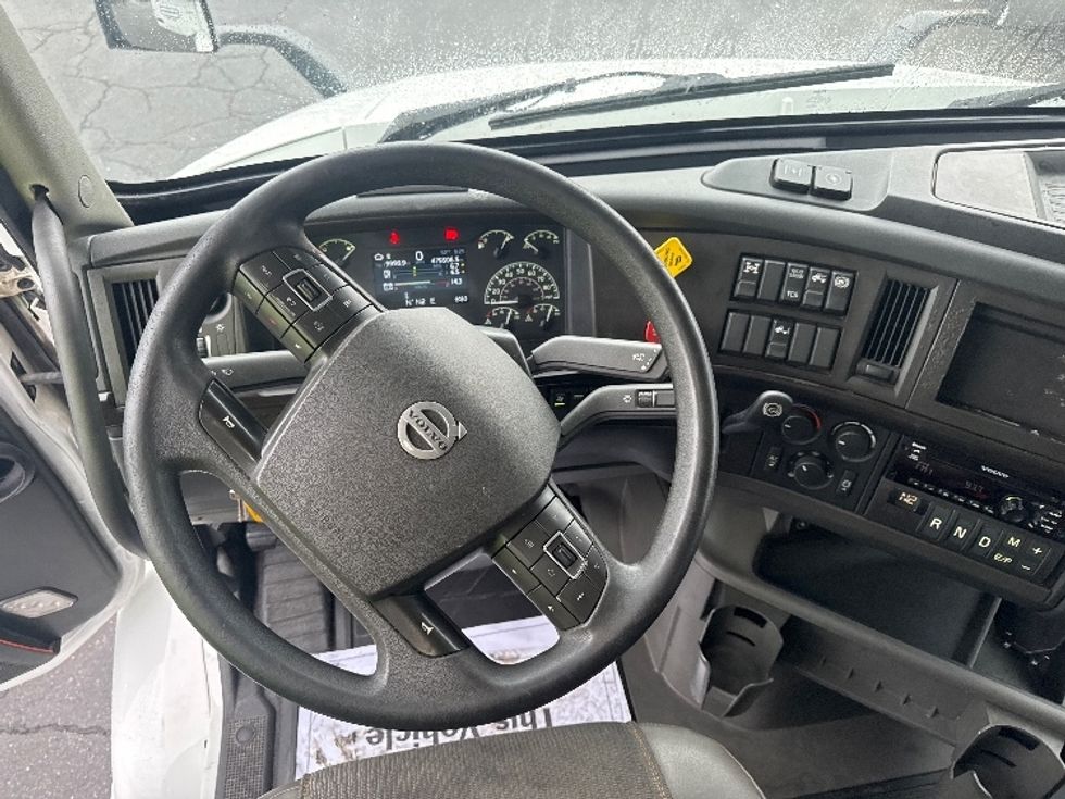 Sleeper Tractor-Heavy Duty Tractors-Volvo-2020-VNR64640-Montgomery-NY-476,036\n\t\tmiles-$ 51,500 - Image 11