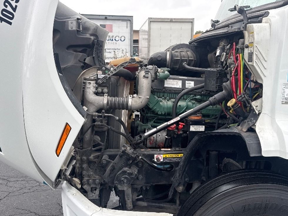 Sleeper Tractor-Heavy Duty Tractors-Volvo-2020-VNR64640-Montgomery-NY-476,036\n\t\tmiles-$ 51,500 - Image 16