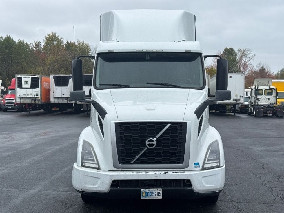 Sleeper Tractor-Heavy Duty Tractors-Volvo-2020-VNR64640-Montgomery-NY-476,036\n\t\tmiles-$ 51,500 - Image 2