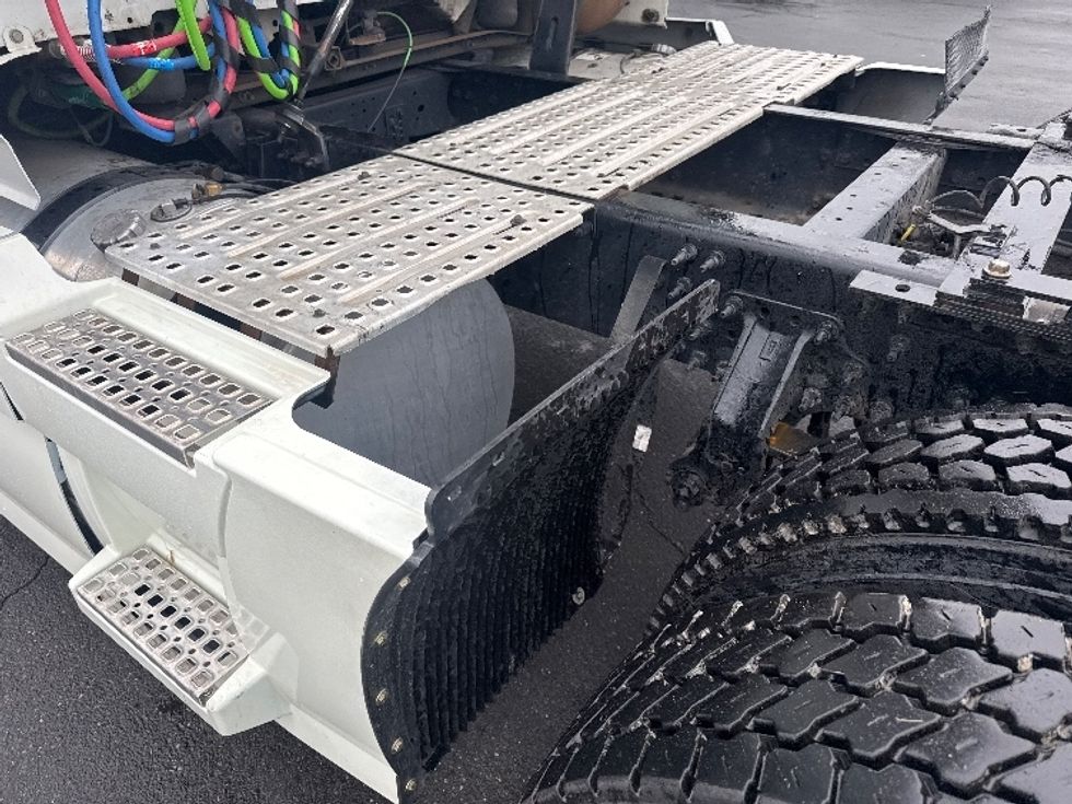 Sleeper Tractor-Heavy Duty Tractors-Volvo-2020-VNR64640-Montgomery-NY-476,036\n\t\tmiles-$ 51,500 - Image 20