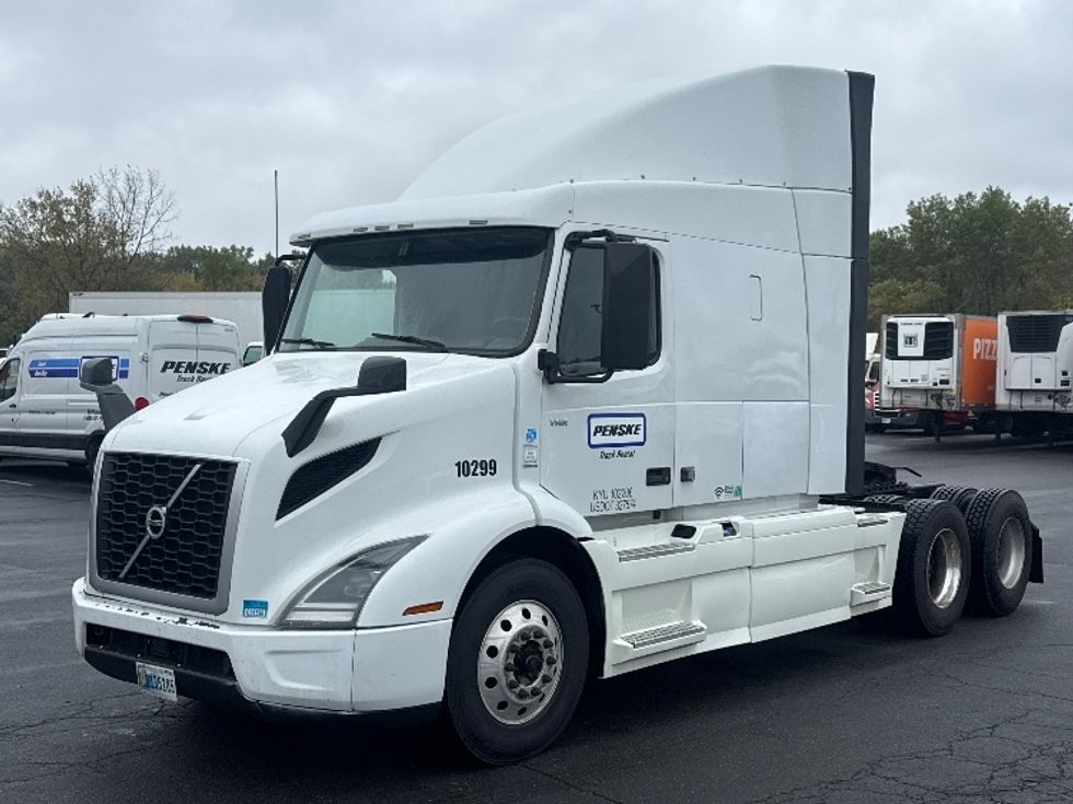 Sleeper Tractor-Heavy Duty Tractors-Volvo-2020-VNR64640-Montgomery-NY-476,036\n\t\tmiles-$ 51,500 - Image 3