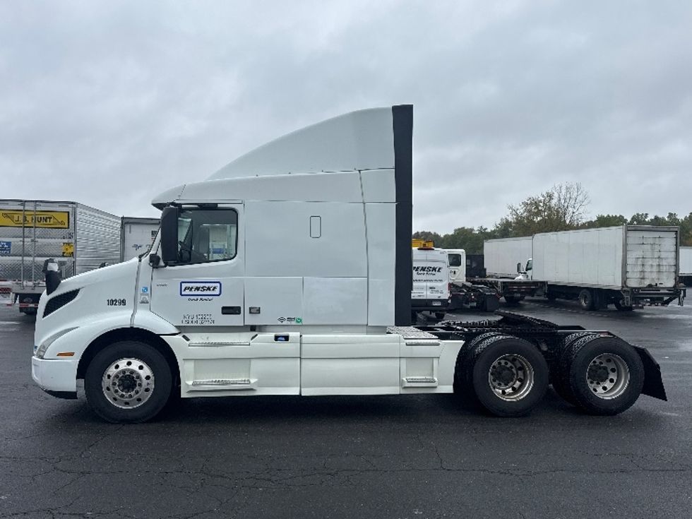 Sleeper Tractor-Heavy Duty Tractors-Volvo-2020-VNR64640-Montgomery-NY-476,036\n\t\tmiles-$ 51,500 - Image 4