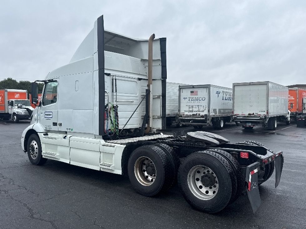 Sleeper Tractor-Heavy Duty Tractors-Volvo-2020-VNR64640-Montgomery-NY-476,036\n\t\tmiles-$ 51,500 - Image 5