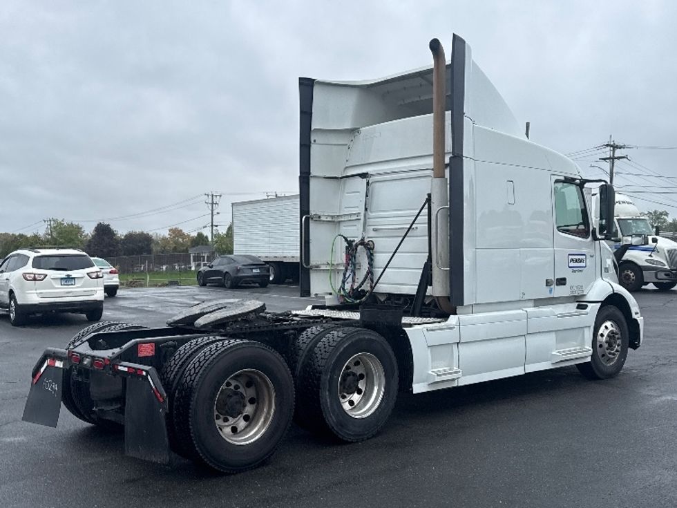 Sleeper Tractor-Heavy Duty Tractors-Volvo-2020-VNR64640-Montgomery-NY-476,036\n\t\tmiles-$ 51,500 - Image 7
