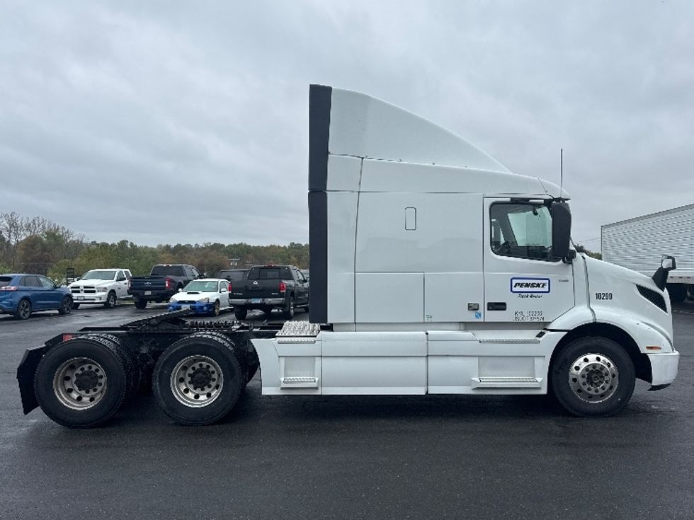 Sleeper Tractor-Heavy Duty Tractors-Volvo-2020-VNR64640-Montgomery-NY-476,036\n\t\tmiles-$ 51,500 - Image 8