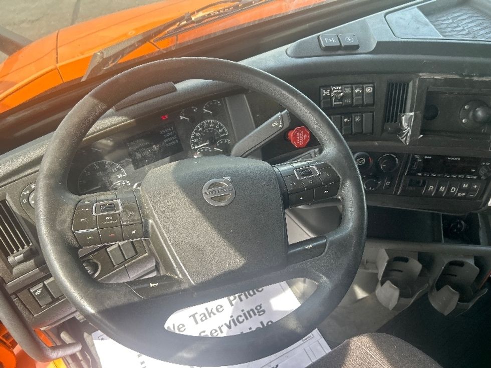 Sleeper Tractor-Heavy Duty Tractors-Volvo-2020-VNR64640-Obetz-OH-431,205\n\t\tmiles-$ 51,250 - Image 10