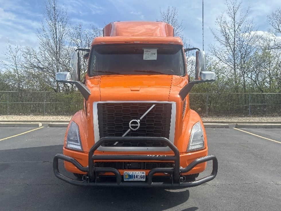 Sleeper Tractor-Heavy Duty Tractors-Volvo-2020-VNR64640-Obetz-OH-431,205\n\t\tmiles-$ 51,250 - Image 2