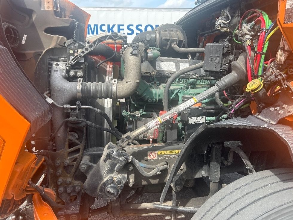 Sleeper Tractor-Heavy Duty Tractors-Volvo-2020-VNR64640-Obetz-OH-431,205\n\t\tmiles-$ 51,250 - Image 21