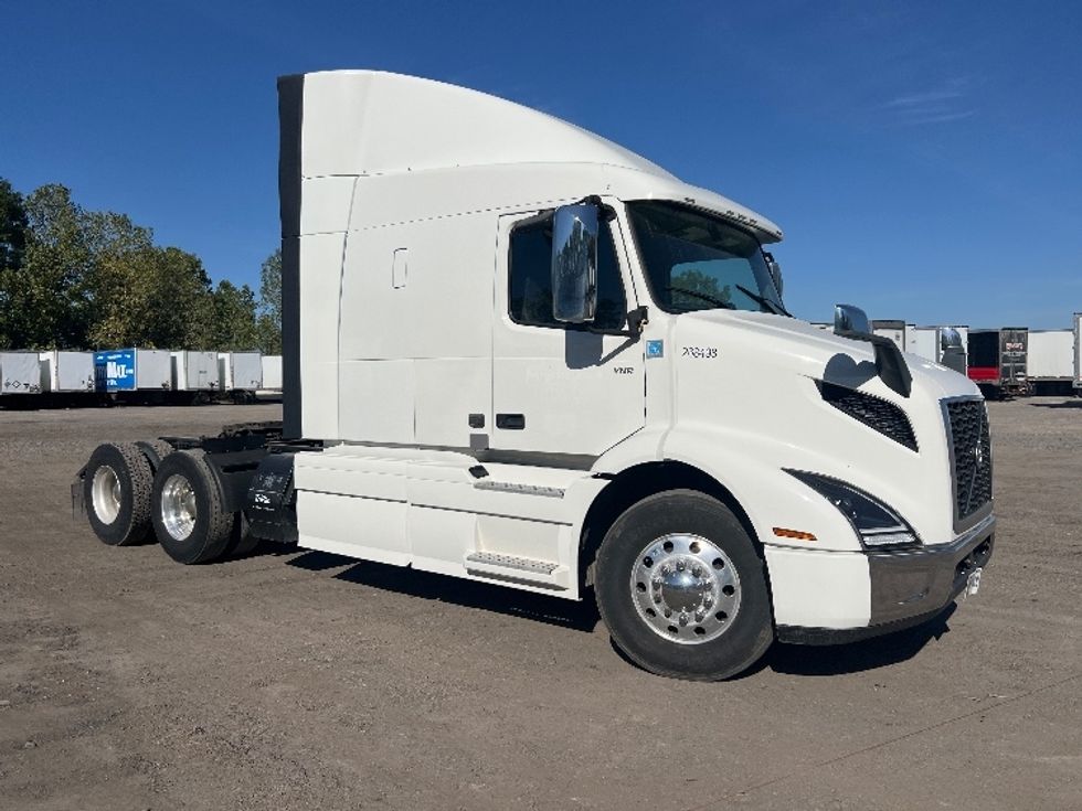 Sleeper Tractor-Heavy Duty Tractors-Volvo-2020-VNR64640-Rochester-NY-599,870\n\t\tmiles-$ 52,250 - Image 1