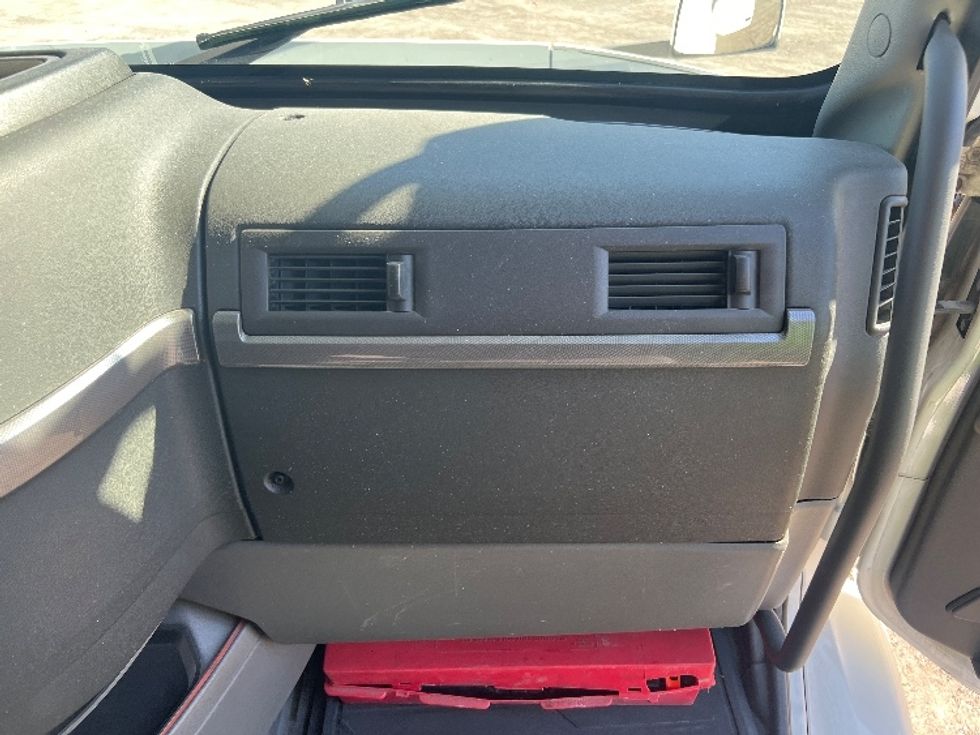 Sleeper Tractor-Heavy Duty Tractors-Volvo-2020-VNR64640-Rochester-NY-599,870\n\t\tmiles-$ 52,250 - Image 14