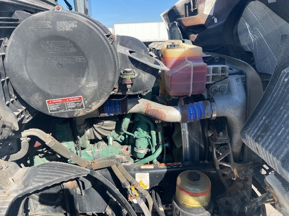 Sleeper Tractor-Heavy Duty Tractors-Volvo-2020-VNR64640-Rochester-NY-599,870\n\t\tmiles-$ 52,250 - Image 20
