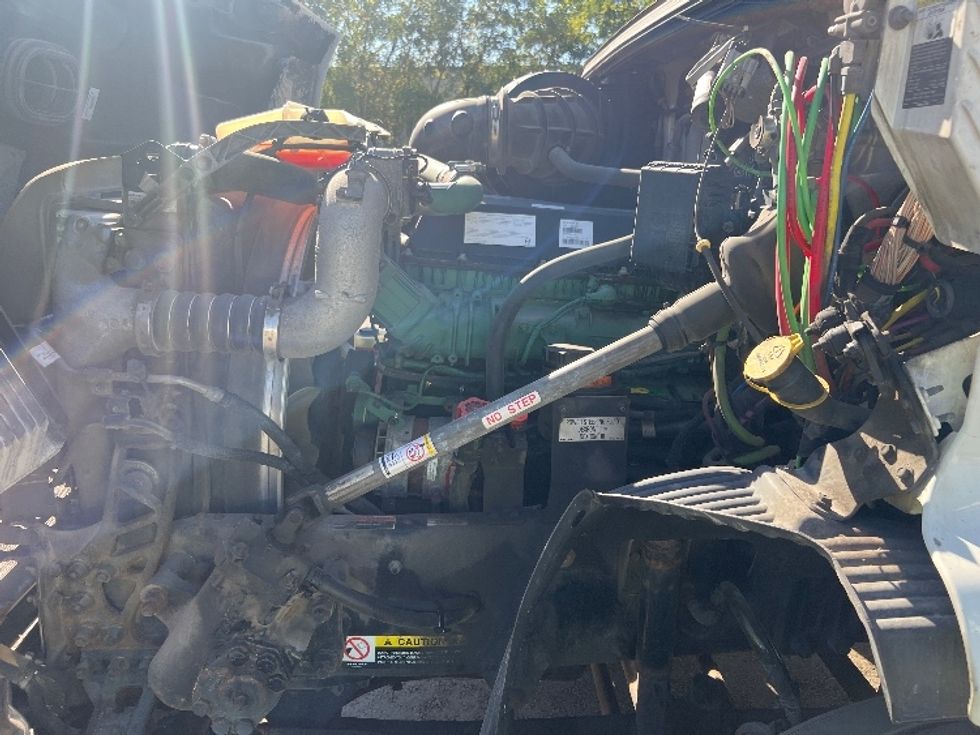 Sleeper Tractor-Heavy Duty Tractors-Volvo-2020-VNR64640-Rochester-NY-599,870\n\t\tmiles-$ 52,250 - Image 21