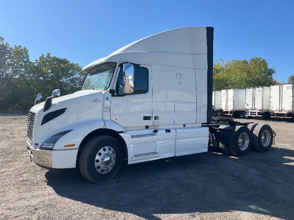 Sleeper Tractor-Heavy Duty Tractors-Volvo-2020-VNR64640-Rochester-NY-599,870\n\t\tmiles-$ 52,250 - Image 3