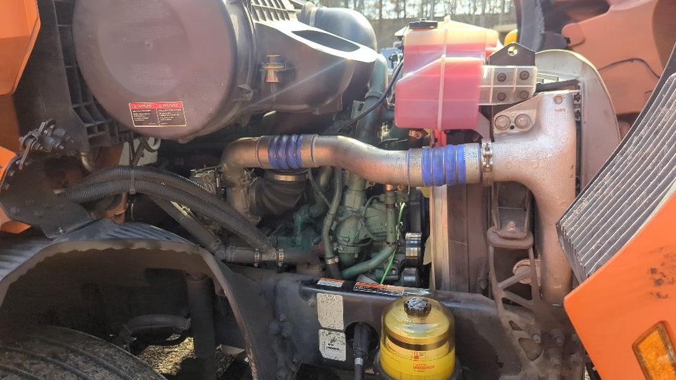 Sleeper Tractor-Heavy Duty Tractors-Volvo-2020-VNR64640-Suwanee-GA-370,519\n\t\tmiles-$ 58,250 - Image 20