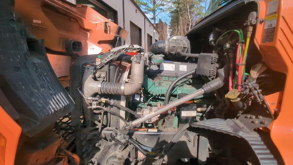 Sleeper Tractor-Heavy Duty Tractors-Volvo-2020-VNR64640-Suwanee-GA-370,519\n\t\tmiles-$ 58,250 - Image 21