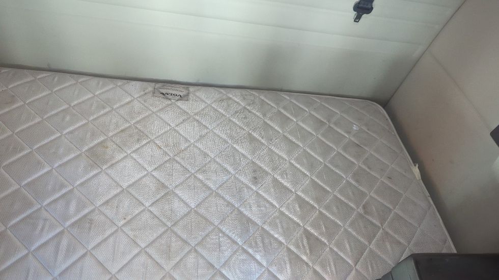 Sleeper Tractor-Heavy Duty Tractors-Volvo-2020-VNR64640-Suwanee-GA-438,627\n\t\tmiles-$ 54,250 - Image 17