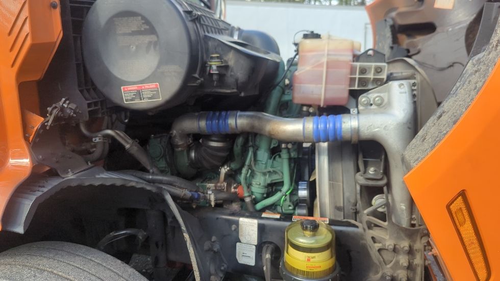 Sleeper Tractor-Heavy Duty Tractors-Volvo-2020-VNR64640-Suwanee-GA-438,627\n\t\tmiles-$ 54,250 - Image 20