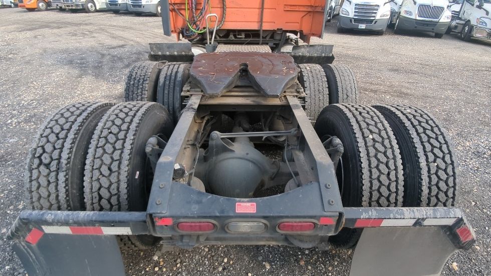 Sleeper Tractor-Heavy Duty Tractors-Volvo-2020-VNR64640-Suwanee-GA-438,627\n\t\tmiles-$ 54,250 - Image 6