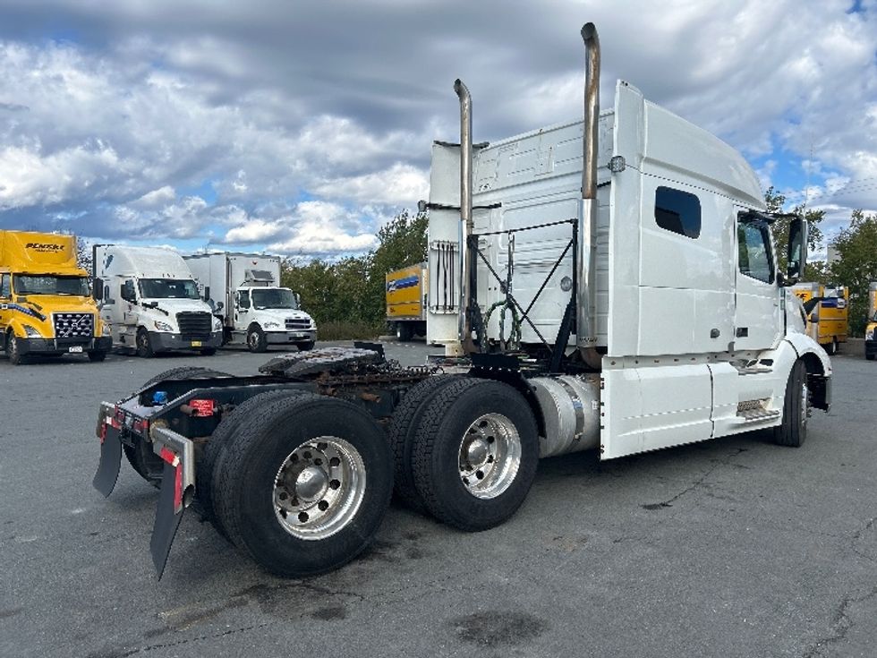 Sleeper Tractor-Heavy Duty Tractors-Volvo-2021-VNL64740-Dartmouth-NS-735,862\n\t\tkm-$ 86,250 - Image 7