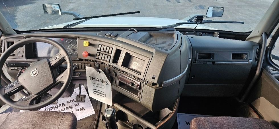 Sleeper Tractor-Heavy Duty Tractors-Volvo-2021-VNL64740-Linden-NJ-408,080\n\t\tmiles-$ 61,000 - Image 12