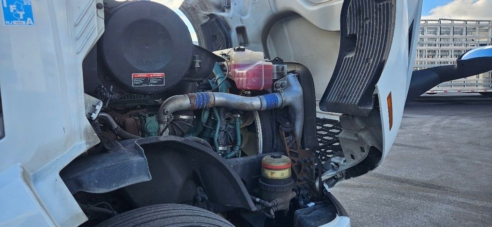 Sleeper Tractor-Heavy Duty Tractors-Volvo-2021-VNL64740-Linden-NJ-408,080\n\t\tmiles-$ 61,000 - Image 19