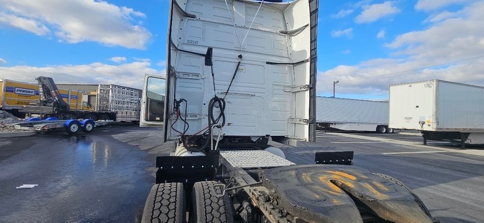 Sleeper Tractor-Heavy Duty Tractors-Volvo-2021-VNL64740-Linden-NJ-408,080\n\t\tmiles-$ 61,000 - Image 22