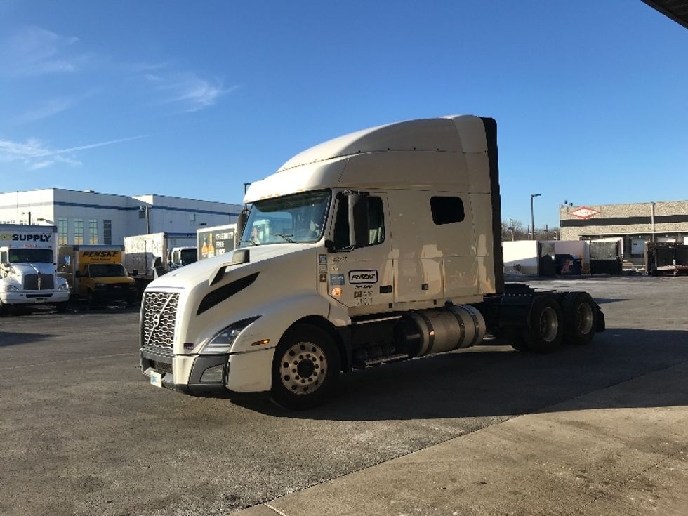 Sleeper Tractor-Heavy Duty Tractors-Volvo-2021-VNL64740-Linden-NJ-408,080\n\t\tmiles-$ 61,000 - Image 3