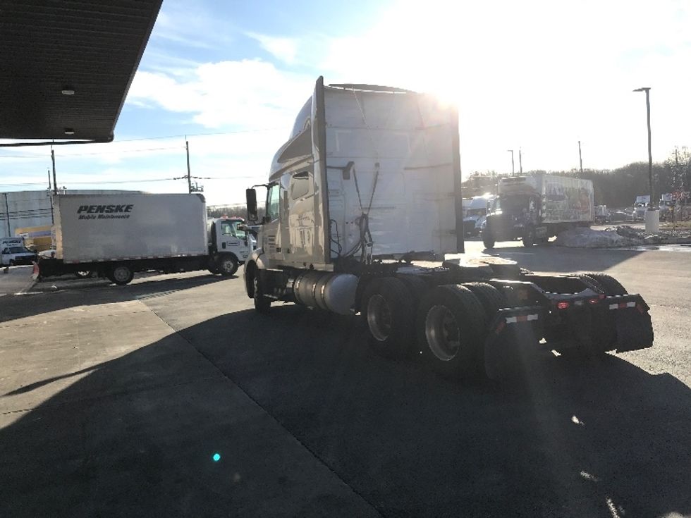 Sleeper Tractor-Heavy Duty Tractors-Volvo-2021-VNL64740-Linden-NJ-408,080\n\t\tmiles-$ 61,000 - Image 5