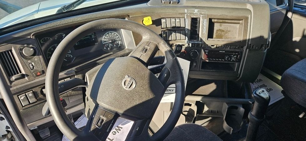 Sleeper Tractor-Heavy Duty Tractors-Volvo-2021-VNL64740-Linden-NJ-408,080\n\t\tmiles-$ 61,000 - Image 9