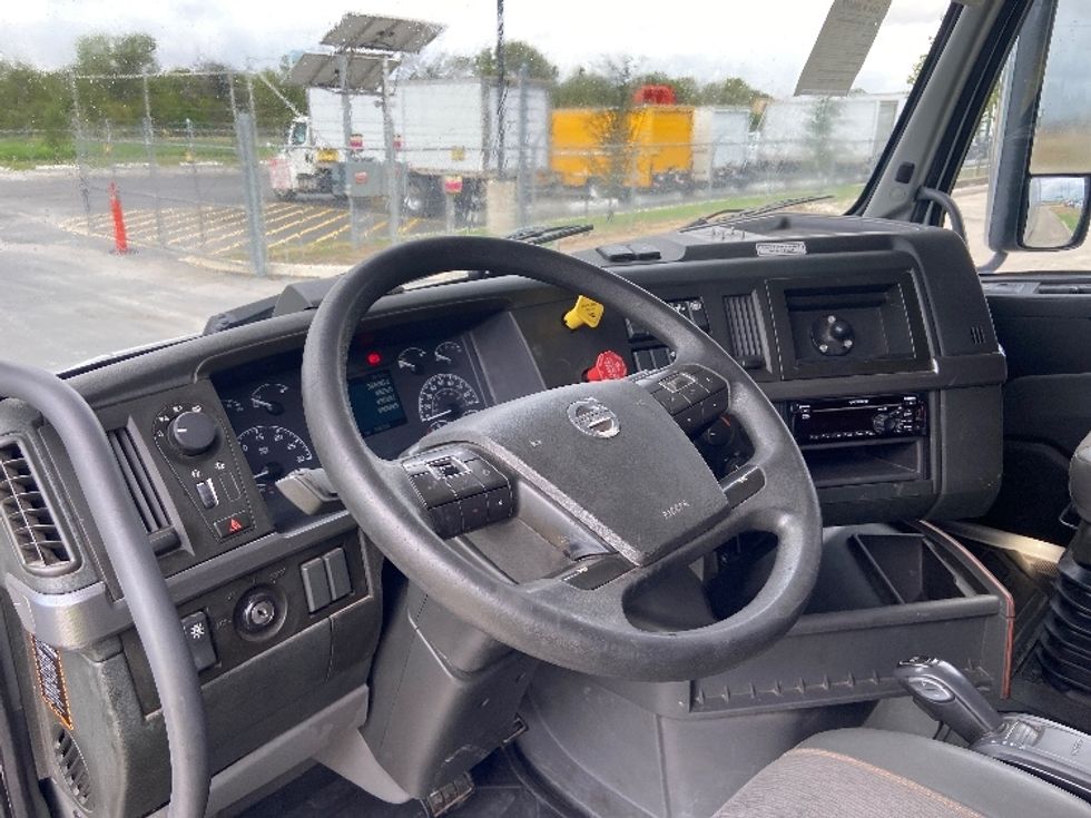 Sleeper Tractor-Heavy Duty Tractors-Volvo-2021-VNL64740-San Antonio-TX-366,200\n\t\tmiles-$ 83,500 - Image 10