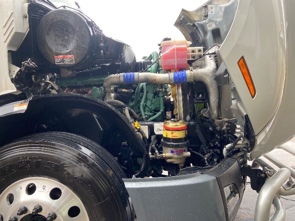 Sleeper Tractor-Heavy Duty Tractors-Volvo-2021-VNL64740-San Antonio-TX-366,200\n\t\tmiles-$ 83,500 - Image 20