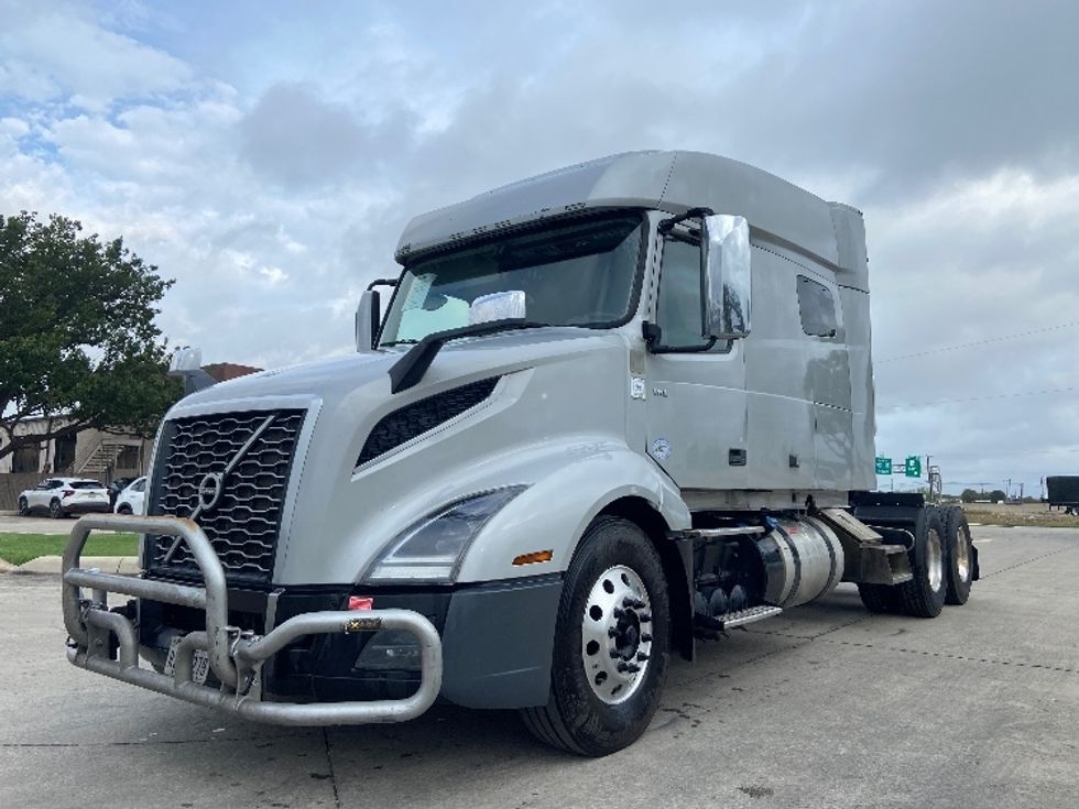 Sleeper Tractor-Heavy Duty Tractors-Volvo-2021-VNL64740-San Antonio-TX-366,200\n\t\tmiles-$ 83,500 - Image 3