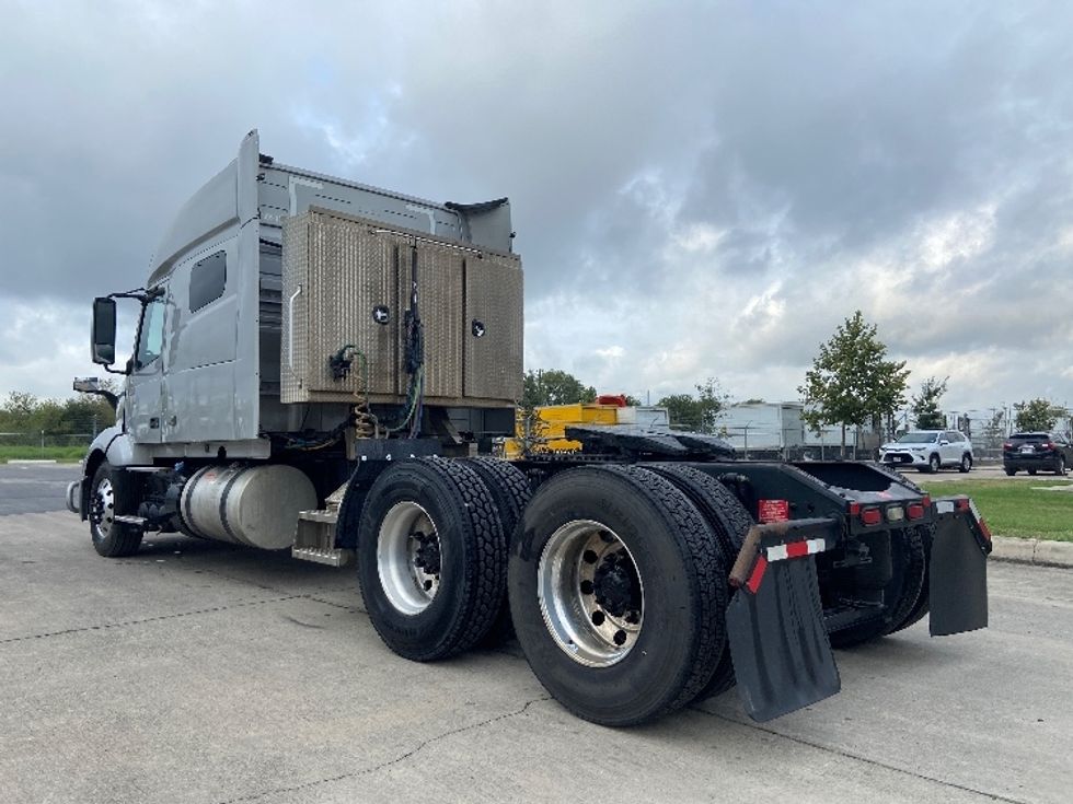 Sleeper Tractor-Heavy Duty Tractors-Volvo-2021-VNL64740-San Antonio-TX-366,200\n\t\tmiles-$ 83,500 - Image 5