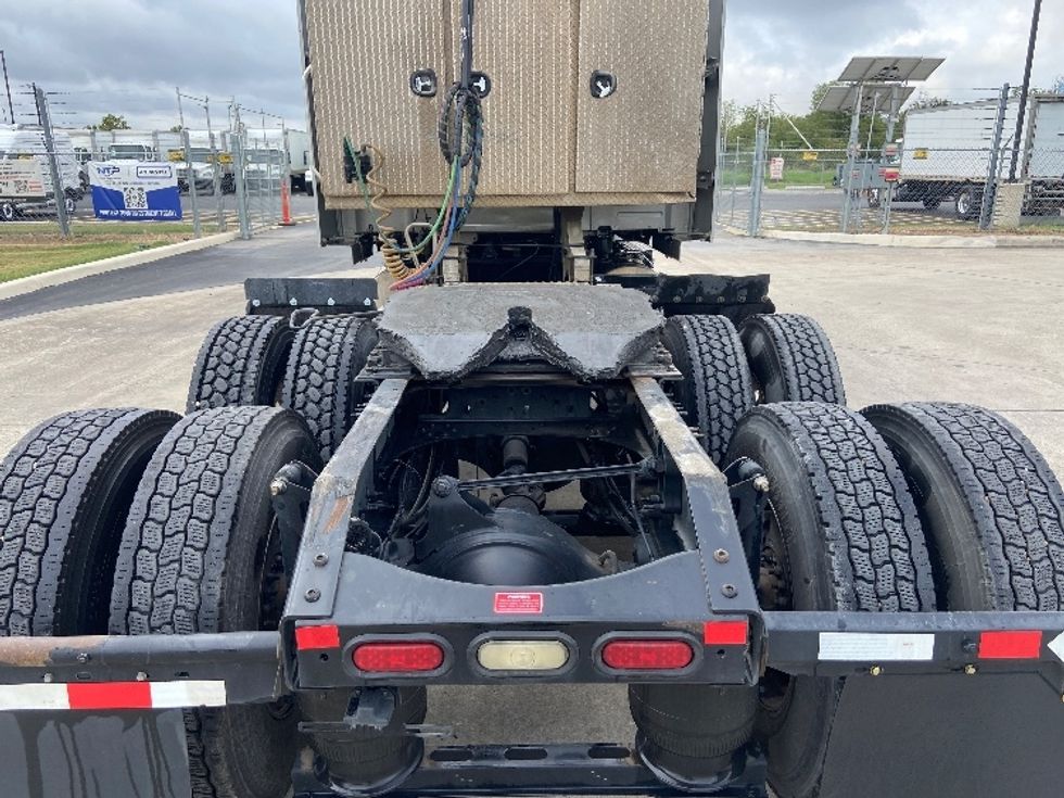 Sleeper Tractor-Heavy Duty Tractors-Volvo-2021-VNL64740-San Antonio-TX-366,200\n\t\tmiles-$ 83,500 - Image 6