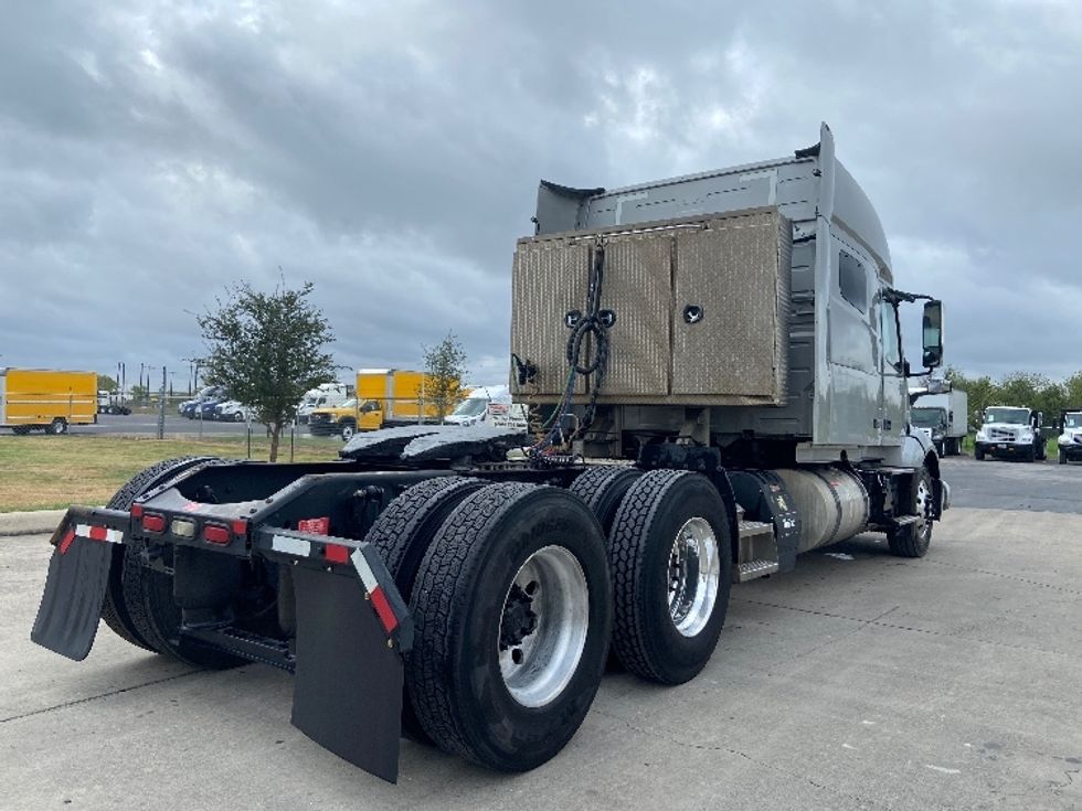 Sleeper Tractor-Heavy Duty Tractors-Volvo-2021-VNL64740-San Antonio-TX-366,200\n\t\tmiles-$ 83,500 - Image 7