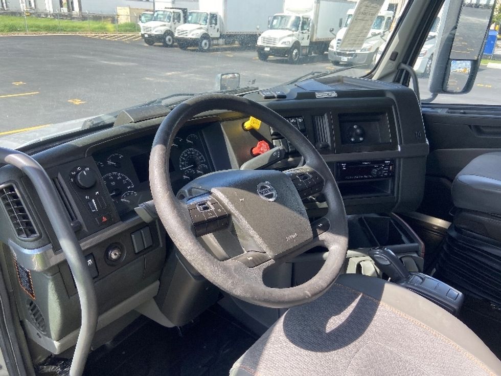 Sleeper Tractor-Heavy Duty Tractors-Volvo-2021-VNL64740-San Antonio-TX-414,597\n\t\tmiles-$ 80,250 - Image 10