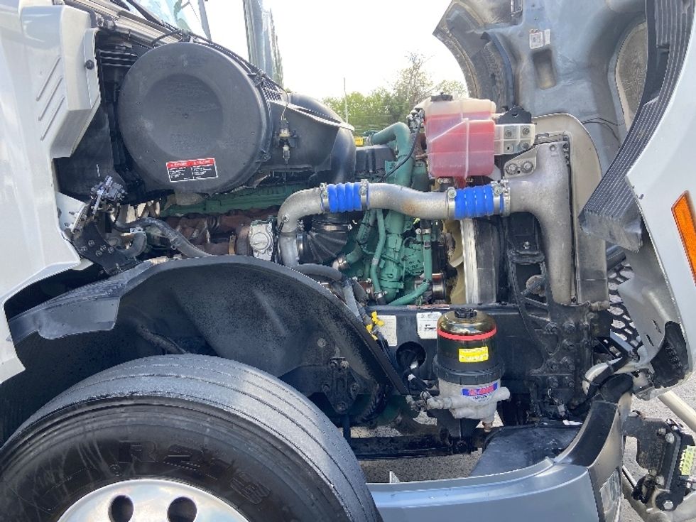 Sleeper Tractor-Heavy Duty Tractors-Volvo-2021-VNL64740-San Antonio-TX-414,597\n\t\tmiles-$ 80,250 - Image 20