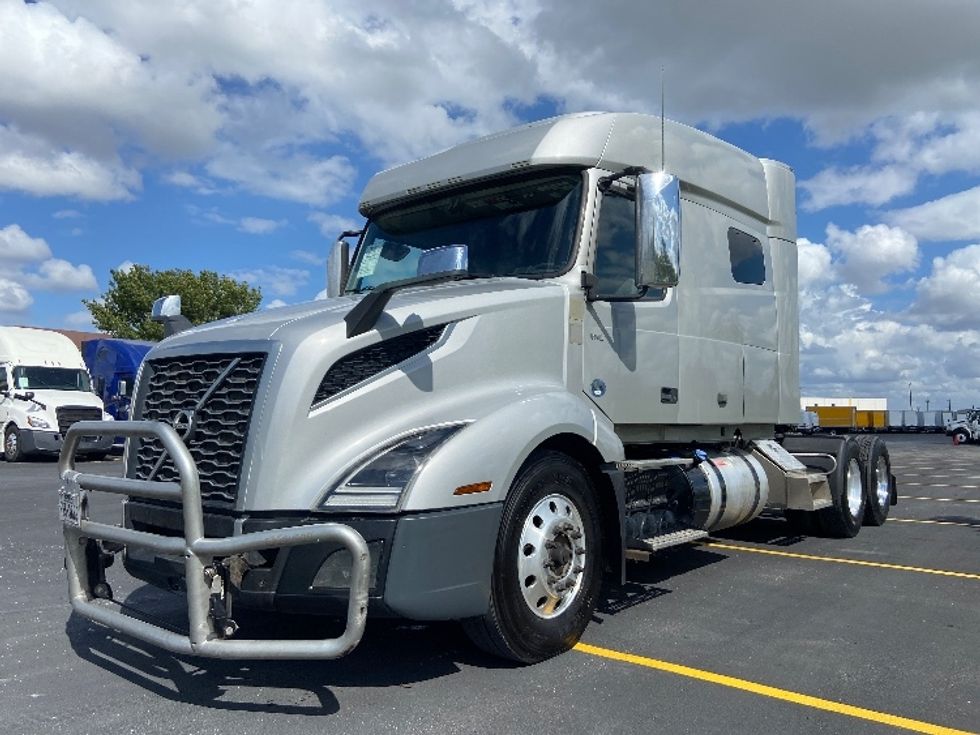 Sleeper Tractor-Heavy Duty Tractors-Volvo-2021-VNL64740-San Antonio-TX-414,597\n\t\tmiles-$ 80,250 - Image 3