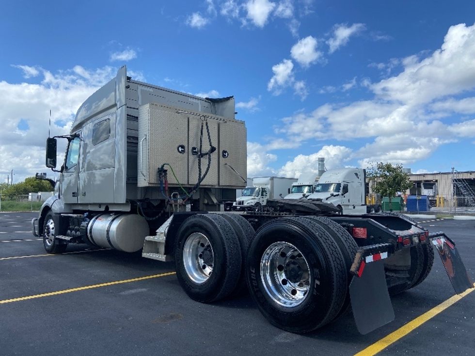 Sleeper Tractor-Heavy Duty Tractors-Volvo-2021-VNL64740-San Antonio-TX-414,597\n\t\tmiles-$ 80,250 - Image 5