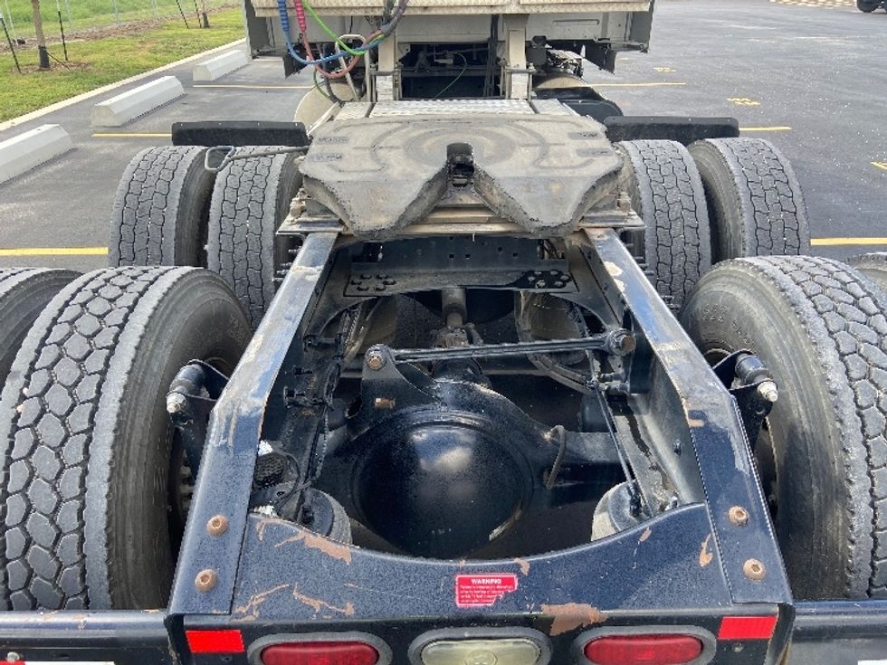 Sleeper Tractor-Heavy Duty Tractors-Volvo-2021-VNL64740-San Antonio-TX-414,597\n\t\tmiles-$ 80,250 - Image 6