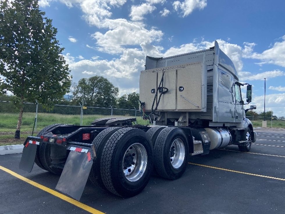 Sleeper Tractor-Heavy Duty Tractors-Volvo-2021-VNL64740-San Antonio-TX-414,597\n\t\tmiles-$ 80,250 - Image 7