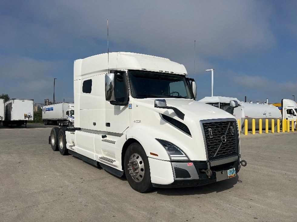 Sleeper Tractor-Heavy Duty Tractors-Volvo-2021-VNL64740-West Fargo-ND-482,256\n\t\tmiles-$ 59,500 - Image 1